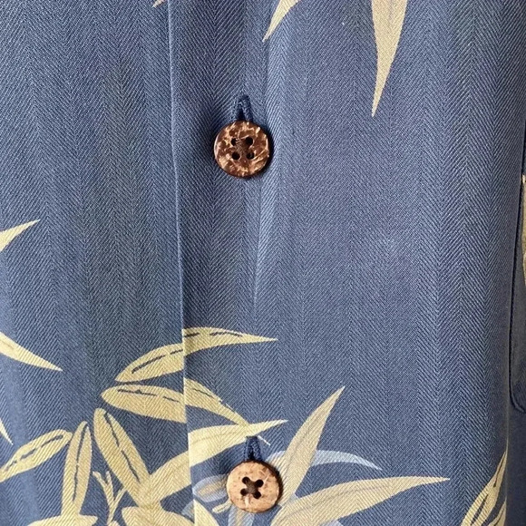 Hilo Hattie  | Silk Short Sleeve Button Down - Picture 2 of 5